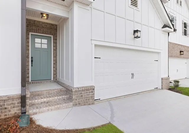 Photo 2 of Sale Pending at 1631 Destiny Dr, Hixson, TN 37343 | MLS# 3258663 | Listing updated on 2026-09-11