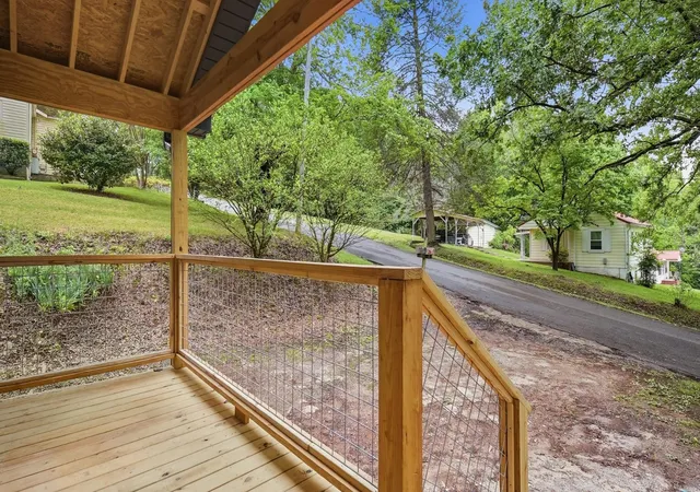 Photo 4 of Sale Pending at 1001 Colerain St, La Fayette, GA 30728 | MLS# 3190347 | Listing updated on 2026-10-05