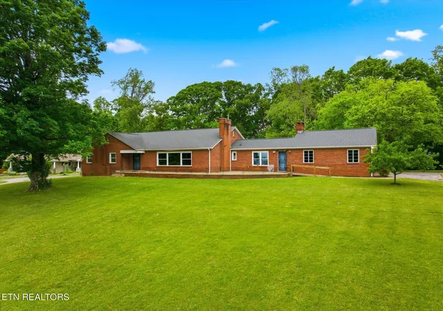 Photo 2 of Single family home for sale at 5215 E Sunset Rd, Knoxville, TN 37914 | MLS# 3245890 | Listing updated on 2026-10-23