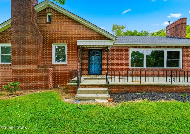 Photo 3 of Single family home for sale at 5215 E Sunset Rd, Knoxville, TN 37914 | MLS# 3245890 | Listing updated on 2026-10-23