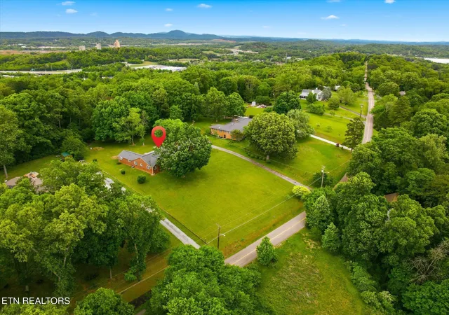 Photo 3 of Single family home for sale at 5215 E Sunset Rd, Knoxville, TN 37914 | MLS# 3245890 | Listing updated on 2026-10-23