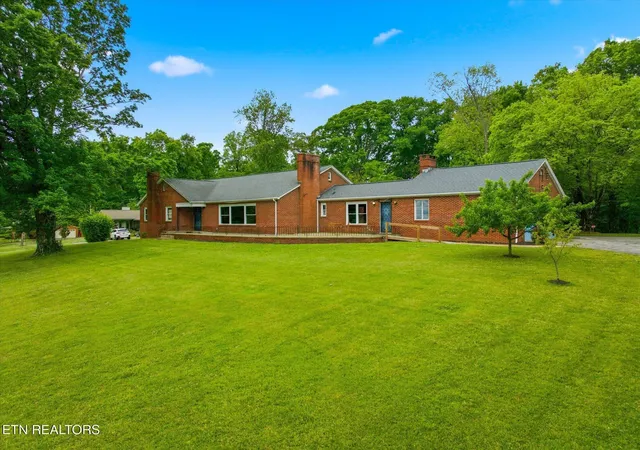 Photo 4 of Single family home for sale at 5215 E Sunset Rd, Knoxville, TN 37914 | MLS# 3245890 | Listing updated on 2026-10-23
