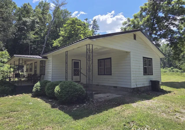 Photo 2 of Single family home for sale at 1316 Owl Holw Rd, Linden, TN 37096 | MLS# 3216505 | Listing updated on 2026-09-15