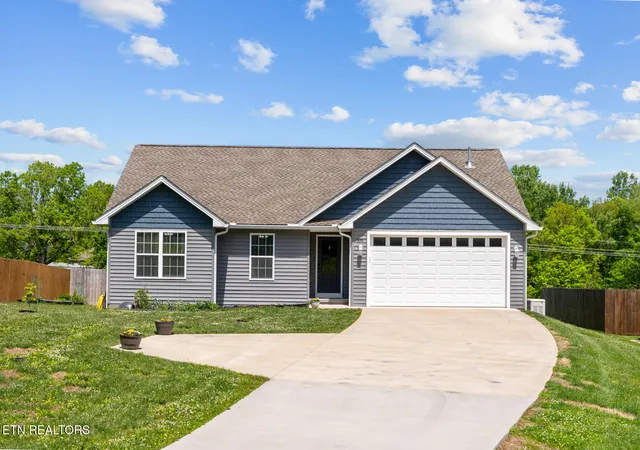 Photo 1 of Single family home for sale at 359 Dayton Ave, Crossville, TN 38555 | MLS# 3190718 | Listing updated on 2026-09-11