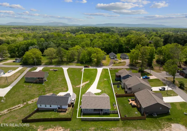 Photo 2 of Single family home for sale at 359 Dayton Ave, Crossville, TN 38555 | MLS# 3190718 | Listing updated on 2026-09-11