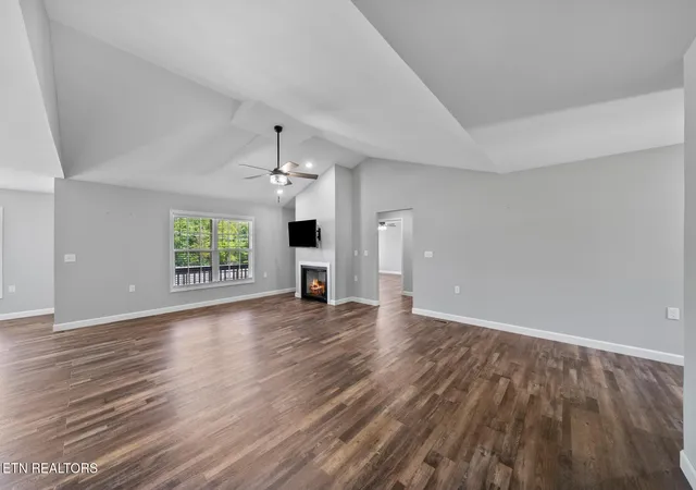 Photo 3 of Single family home for sale at 359 Dayton Ave, Crossville, TN 38555 | MLS# 3190718 | Listing updated on 2026-09-11