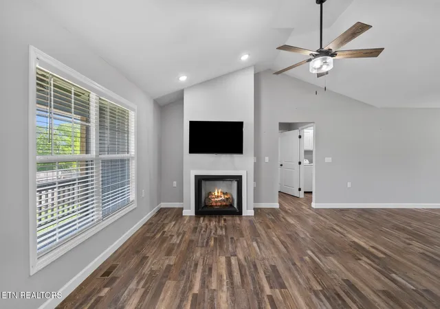 Photo 3 of Single family home for sale at 359 Dayton Ave, Crossville, TN 38555 | MLS# 3190718 | Listing updated on 2026-09-11