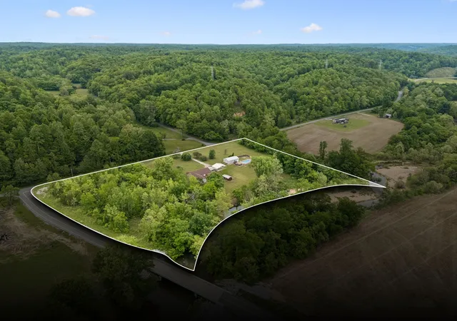 Photo 3 of Single family home for sale at 1397 Blue Crk Rd E, Waverly, TN 37185 | MLS# 3191331 | Listing updated on 2026-09-10