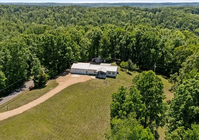 Photo 3 of Manufactured home for sale at 254 Shiloh Holw Rd, Erin, TN 37061 | MLS# 3191309 | Listing updated on 2026-09-11