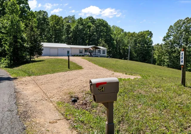 Photo 4 of Manufactured home for sale at 254 Shiloh Holw Rd, Erin, TN 37061 | MLS# 3191309 | Listing updated on 2026-09-11