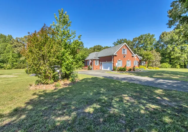 Photo 4 of Single family home for sale at 2828 Bains Rd E, Hillsboro, TN 37342 | MLS# 3191809 | Listing updated on 2026-09-11