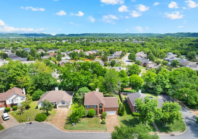 Photo 3 of Single family home for sale at 304 Harpeth View Cir, Nashville, TN 37221 | MLS# 3204410 | Listing updated on 2026-09-15