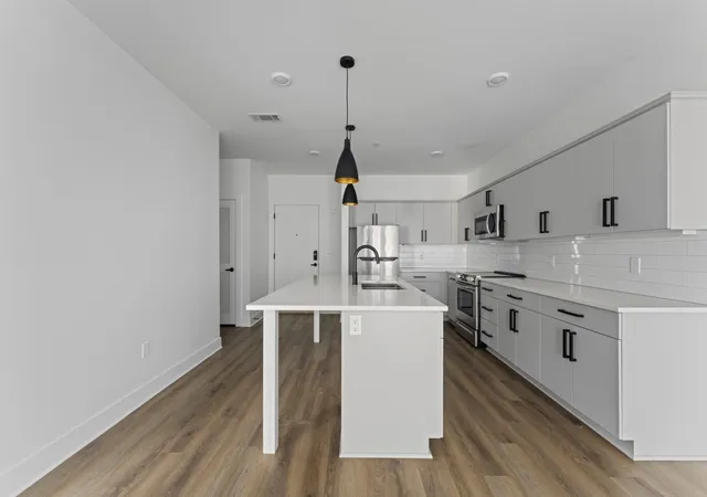 Listing Photo 5 - Condo for sale in building located at 2704 Clifton Ave, Nashville, TN 37209 - Unit #201