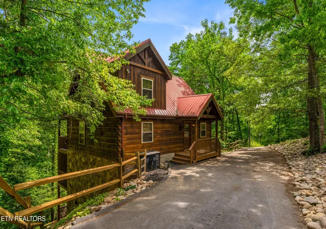Photo 2 of Single family home for sale at 459 Ownby Cir, Gatlinburg, TN 37738 | MLS# 3207038 | Listing updated on 2026-09-11