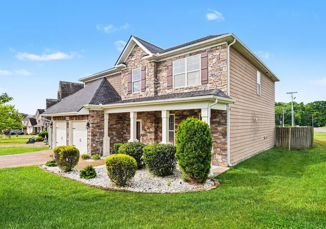 Photo 2 of Single family home for sale at 5000 Kendrick Dr, Spring Hill, TN 37174 | MLS# 3208090 | Listing updated on 2026-09-10