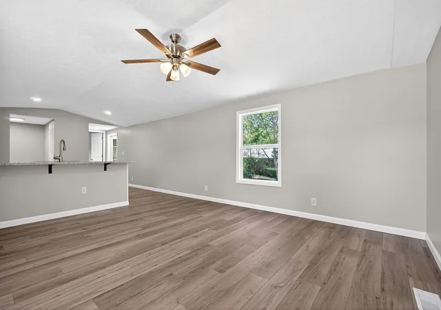 Photo 2 of Manufactured home for sale at 8380 Chaffin Rd, Baxter, TN 38544 | MLS# 3208078 | Listing updated on 2026-09-11