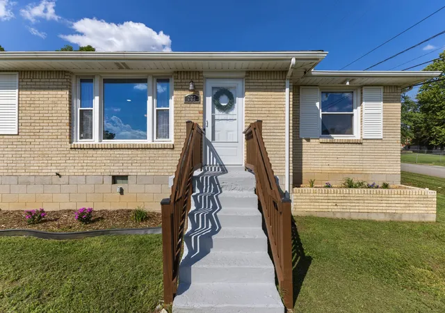 Photo 3 of Single family home for sale at 227 Bonnaridge Dr, Hermitage, TN 37076 | MLS# 3242039 | Listing updated on 2026-09-10