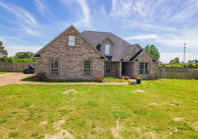 Photo 2 of Single family home for sale at 100 Mary Kate Ln, Henderson, TN 38340 | MLS# 3208441 | Listing updated on 2026-09-15