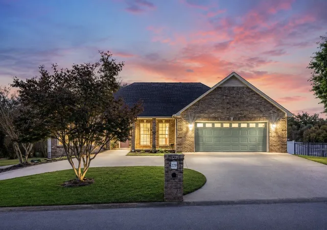 Photo 1 of Single family home for sale at 229 Cheshire Rd, Clarksville, TN 37043 | MLS# 3210939 | Listing updated on 2026-09-30