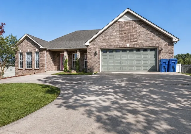 Photo 2 of Single family home for sale at 229 Cheshire Rd, Clarksville, TN 37043 | MLS# 3210939 | Listing updated on 2026-09-30