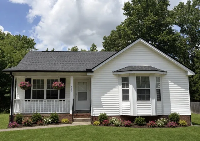Photo 1 of Single family home for sale at 410 Roselawn Dr, Clarksville, TN 37042 | MLS# 3217127 | Listing updated on 2026-09-15