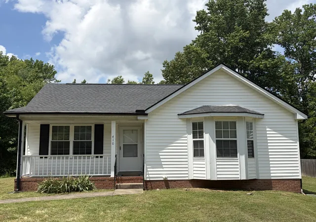 Photo 3 of Single family home for sale at 410 Roselawn Dr, Clarksville, TN 37042 | MLS# 3217127 | Listing updated on 2026-09-15