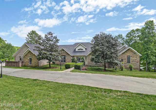 Photo 1 of Single family home for sale at 310 Old Stagecoach Pl, Crossville, TN 38571 | MLS# 3211416 | Listing updated on 2026-09-15