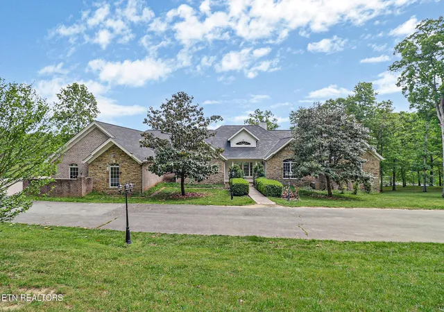 Photo 2 of Single family home for sale at 310 Old Stagecoach Pl, Crossville, TN 38571 | MLS# 3211416 | Listing updated on 2026-09-15