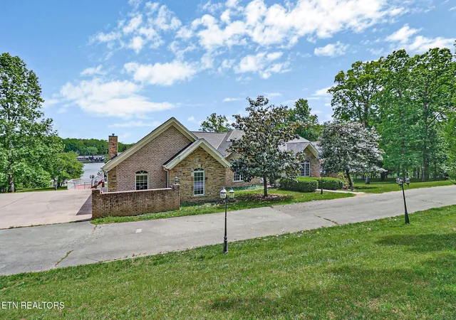 Photo 3 of Single family home for sale at 310 Old Stagecoach Pl, Crossville, TN 38571 | MLS# 3211416 | Listing updated on 2026-09-15