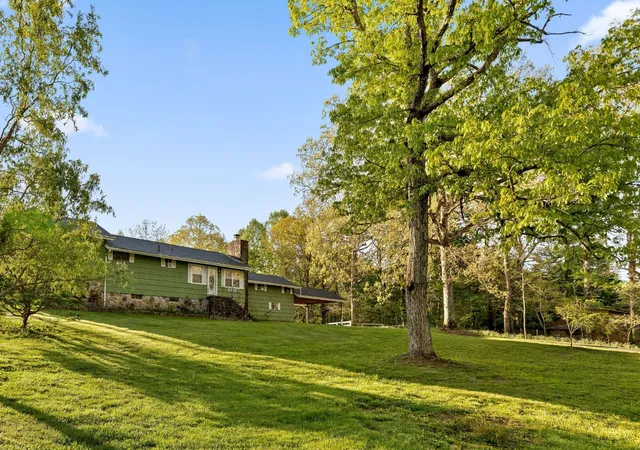 Photo 2 of Single family home for sale at 6514 Gray Fryar Rd, Signal Mountain, TN 37377 | MLS# 3211551 | Listing updated on 2026-09-11