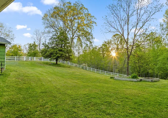 Photo 3 of Single family home for sale at 6514 Gray Fryar Rd, Signal Mountain, TN 37377 | MLS# 3211551 | Listing updated on 2026-09-11