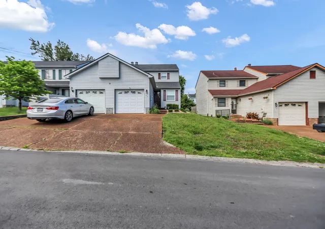 Photo 3 of Townhouse for sale at 107 Maple Way N, Hendersonville, TN 37075 | MLS# 3211832 | Listing updated on 2026-09-22