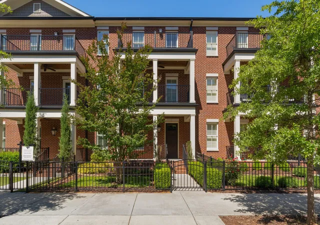 Townhouse for sale at 247 Walnut St, Chattanooga, TN 37403 | MLS# 3213717