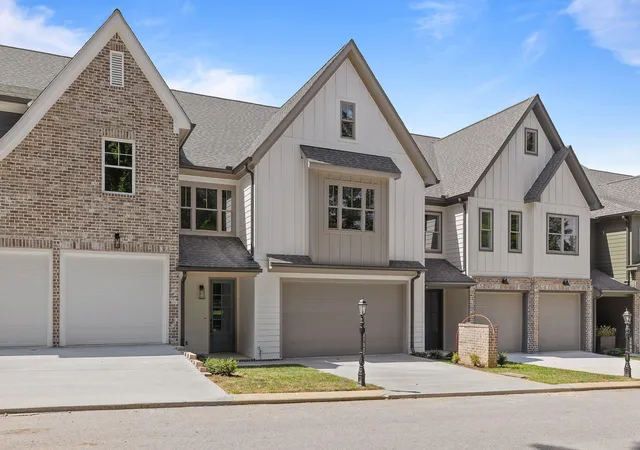 Photo 2 of Townhouse for sale at 9702 Dutton Ln, Ooltewah, TN 37363 | MLS# 3213823 | Listing updated on 2026-09-11