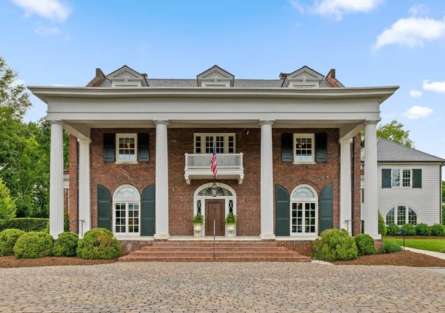 Photo 3 of Mansion for sale at 1636 Hillcrest Rd, Chattanooga, TN 37405 | MLS# 3214219 | Listing updated on 2026-09-24