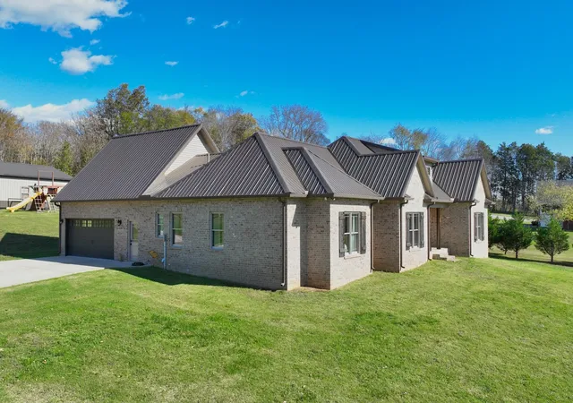 Photo 3 of Single family home for sale at 2189 Double Branch Rd, Columbia, TN 38401 | MLS# 3215798 | Listing updated on 2026-09-15