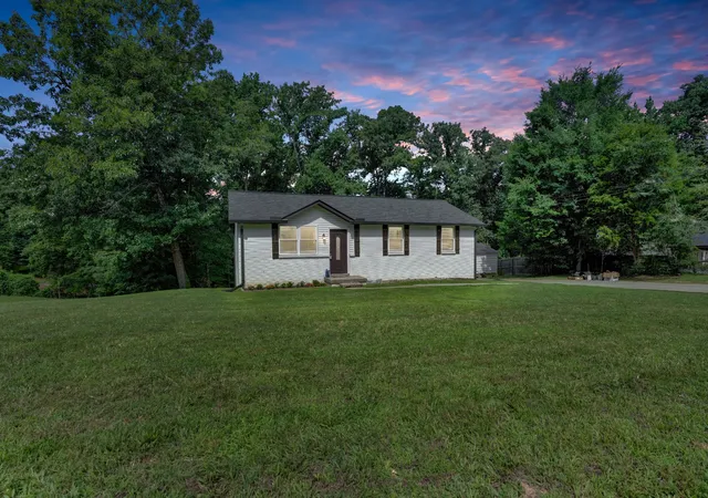Photo 1 of Single family home for sale at 412 Hilltop Dr, Clarksville, TN 37040 | MLS# 3214417 | Listing updated on 2026-10-28