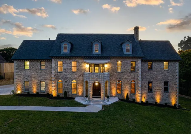 Photo 1 of Mansion for sale at 551 North Crst Ct, Chattanooga, TN 37404 | MLS# 3214440 | Listing updated on 2026-09-14