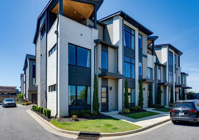 Photo 2 of Townhouse for sale at 697 Burnside Pl, Chattanooga, TN 37408 | MLS# 3214455 | Listing updated on 2026-10-24