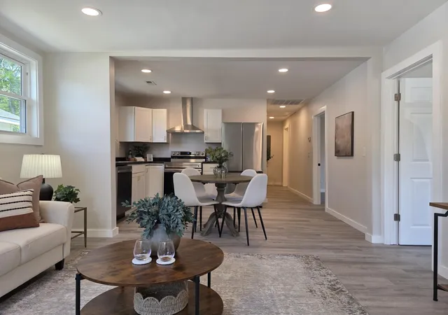 Photo 3 of Single family home for sale at 2512 Taylor St, Chattanooga, TN 37406 | MLS# 3298220 | Listing updated on 2026-09-11