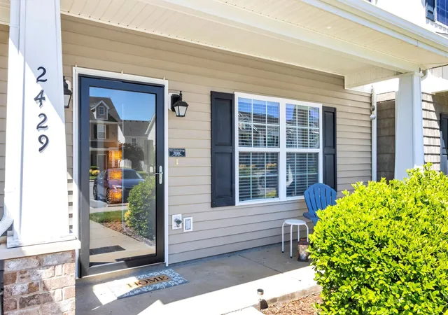 Photo 3 of Townhouse for sale at 2429 New Holland Cir, Murfreesboro, TN 37128 | MLS# 3215561 | Listing updated on 2026-10-08