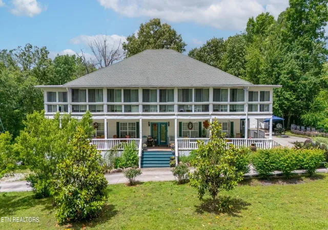 Photo 1 of Mansion for sale at 34 Rozzel Rd, Pikeville, TN 37367 | MLS# 3215450 | Listing updated on 2026-09-11