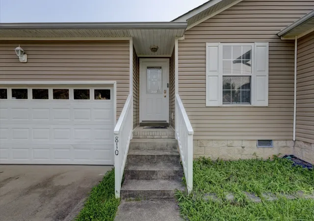 Photo 3 of Sale Pending at 810 Shetland Dr, Oak Grove, KY 42262 | MLS# 3304543 | Listing updated on 2026-09-11
