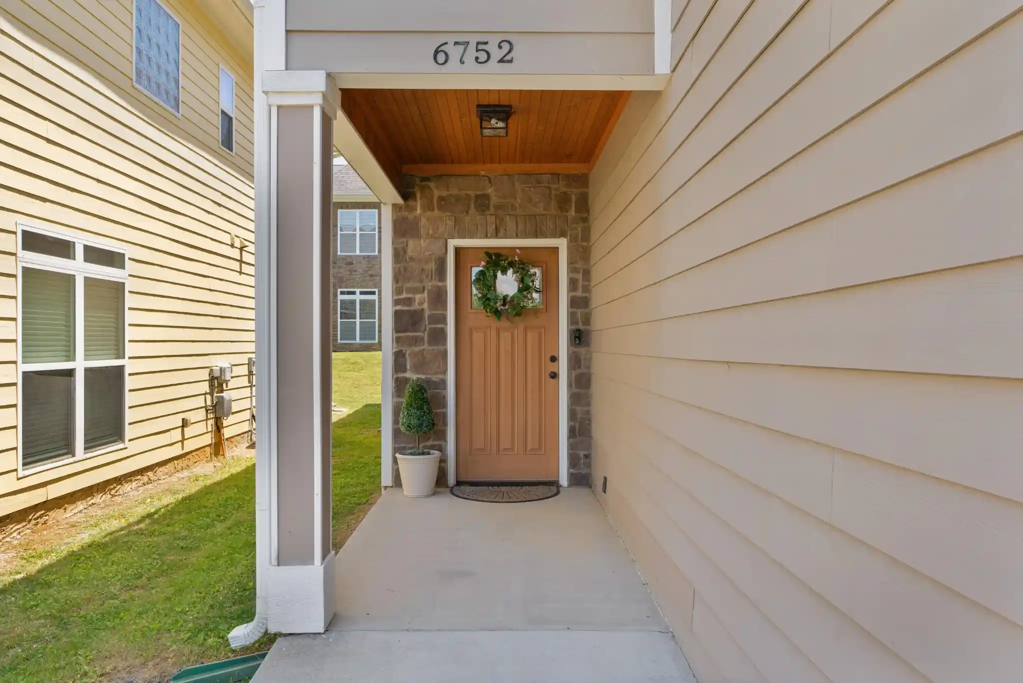 Listing Photo 2 - Condo for sale in 6752 Palms Ct located at 6752 Palms Ct, Chattanooga, TN 37421 - Unit 6752 Palms Ct