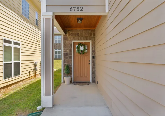 Photo 2 of Condo for sale at 6752 Palms Ct, Chattanooga, TN 37421 | MLS# 3216097 | Listing updated on 2026-09-26