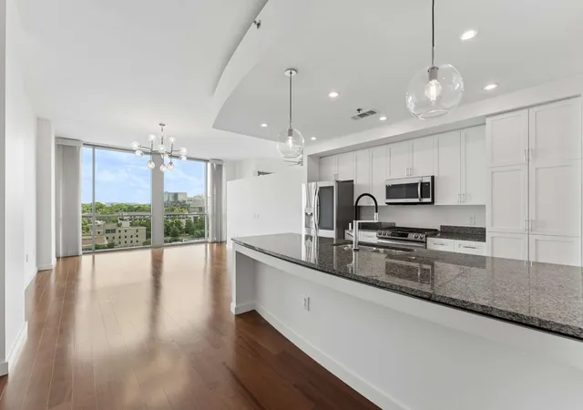 Listing Photo 1 - Condo for sale in building located at 900 20Th Ave S, Nashville, TN 37212 - Unit #1006