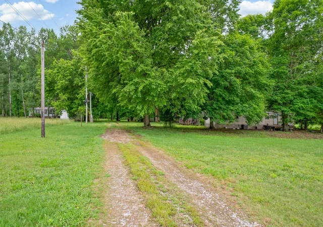 Photo 3 of Sale Pending at 2499 W Leatherwood Rd, Cumberland Furnace, TN 37051 | MLS# 3217099 | Listing updated on 2026-09-11