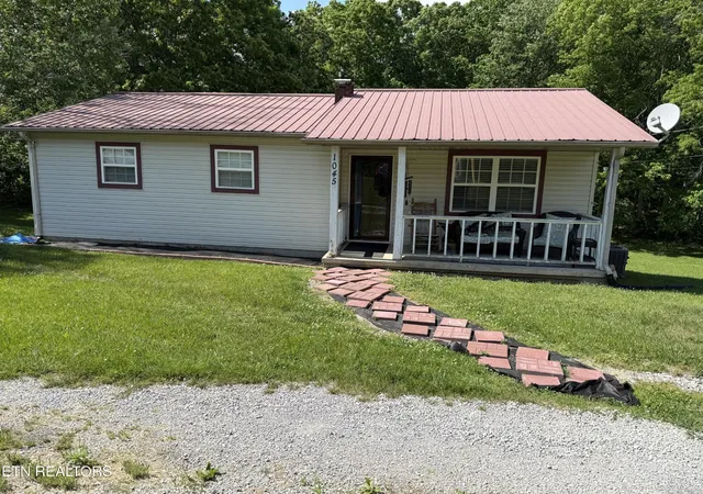 Photo 1 of Single family home for sale at 1045 Pearl Hinds Rd, Jamestown, TN 38556 | MLS# 3216592 | Listing updated on 2026-09-11