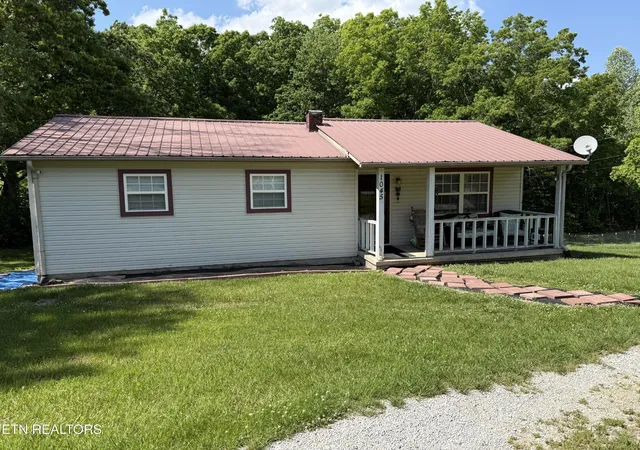 Photo 3 of Single family home for sale at 1045 Pearl Hinds Rd, Jamestown, TN 38556 | MLS# 3216592 | Listing updated on 2026-09-11