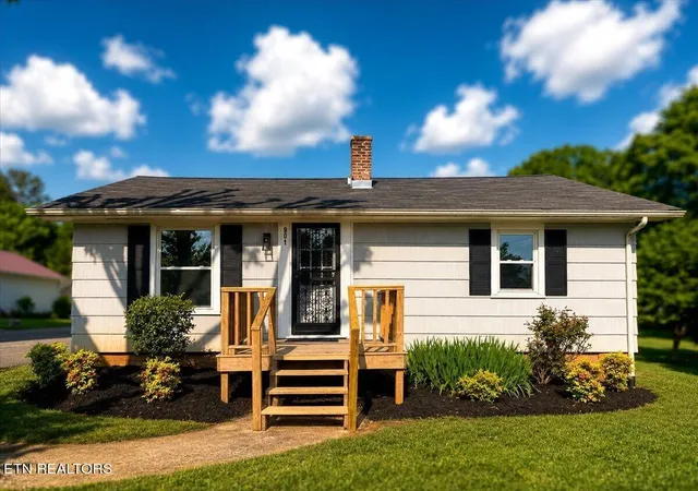 Photo 1 of Single family home for sale at 901 Mayes Ave, Sweetwater, TN 37874 | MLS# 3531941 | Listing updated on 2026-09-11